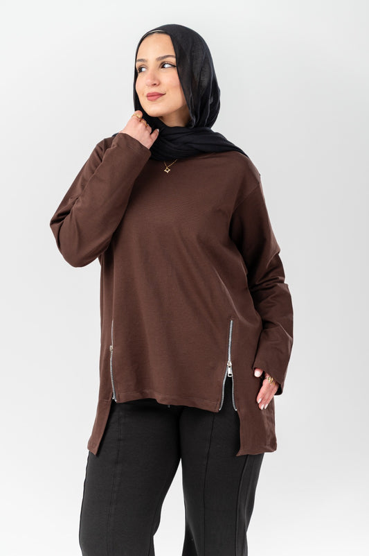 Longline side-zip T-shirt by Akira featuring a relaxed fit, casual style, and a distinctive side zipper detail.